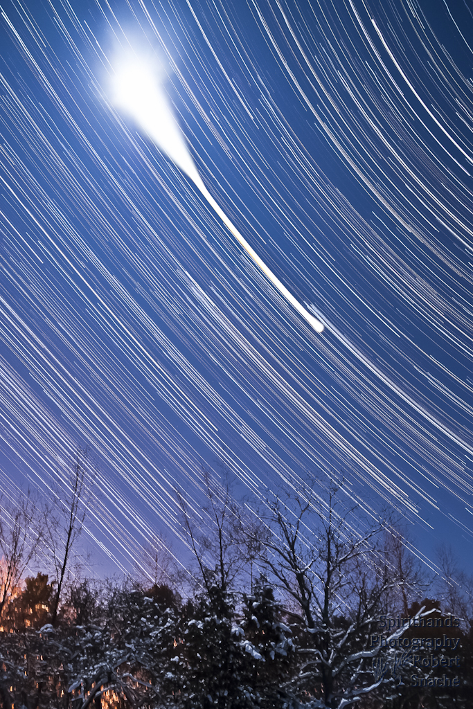 Photo of a time laps of a starry night, making the stars show as lines in the sky. Source: Wikimedia, CC-BY 2.0, https://commons.wikimedia.org/wiki/File:Robert_Snache_-_Spirithands.net_-_Winter_Solstice_Lunar_Eclipse_Startrails_(by).jpg)